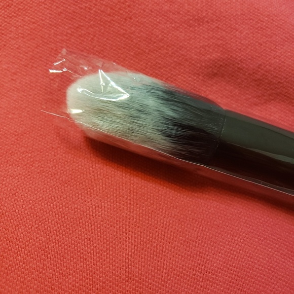MODA PRO Pointed Blush Brush - Picture 3 of 3